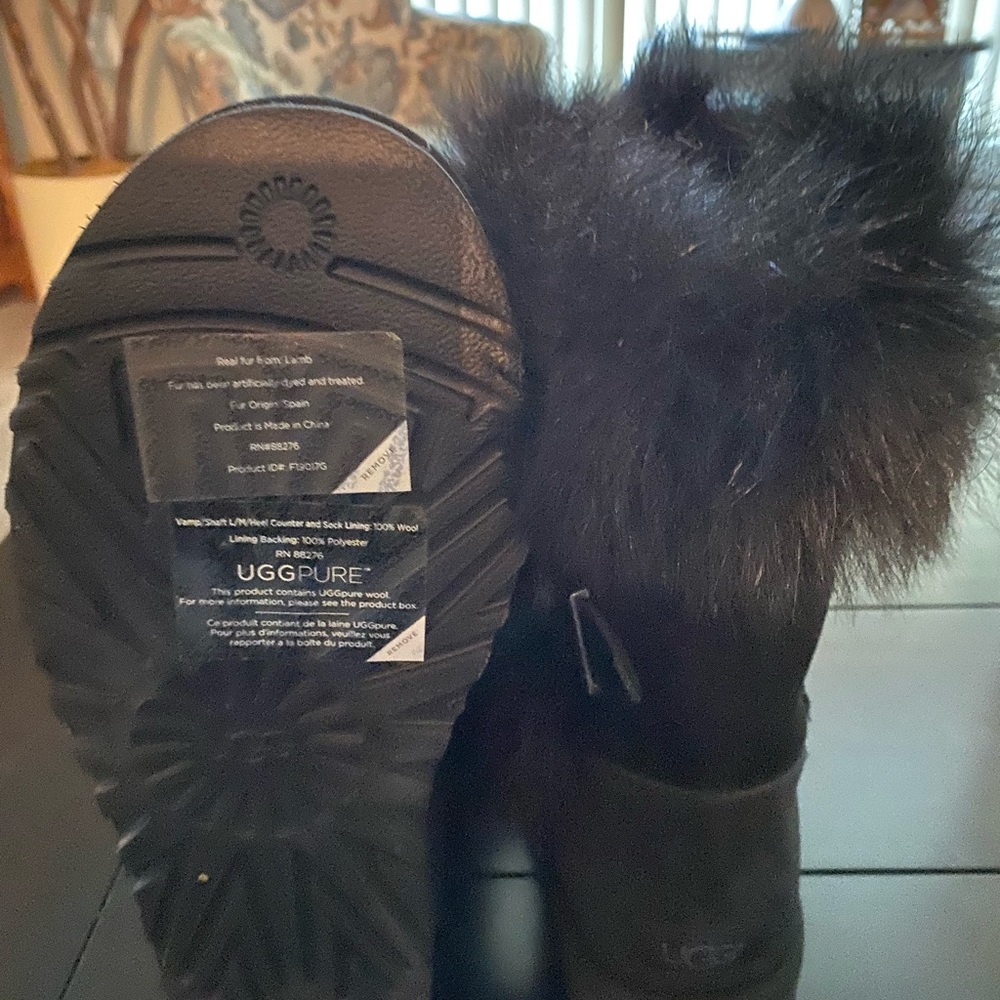 Womens Ugg boots - Picture 2 of 7